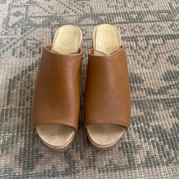 No.6 Clogs - Picture 2 of 5